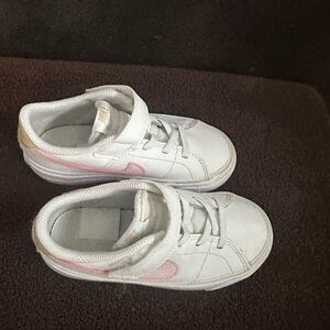 Nike Kids White and Pink Sneakers